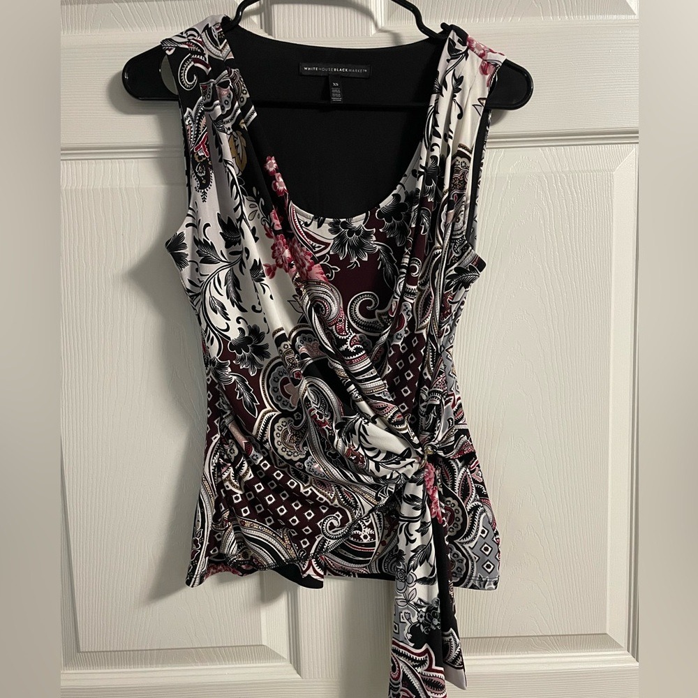 White House Black Market Paisley Draped O-Ring Sleeveless Top XS Black Burgundy